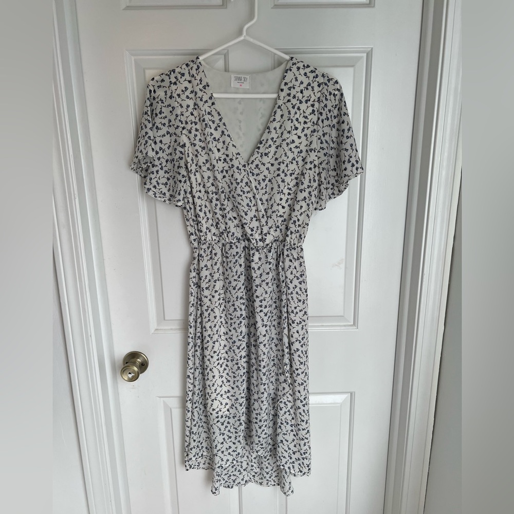Sienna Sky Blue Floral Dress size Medium